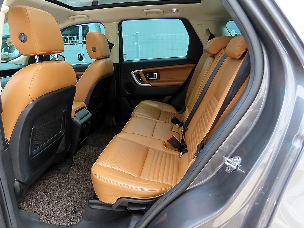 Land Rover Discovery Sports - Vista 6