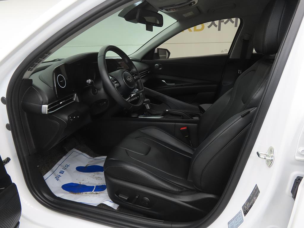 HYUNDAI Avante - Vista 5