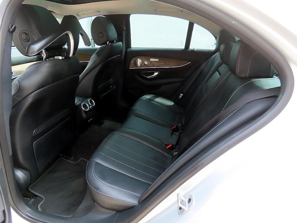 Mercedes Benz E class - Vista 6