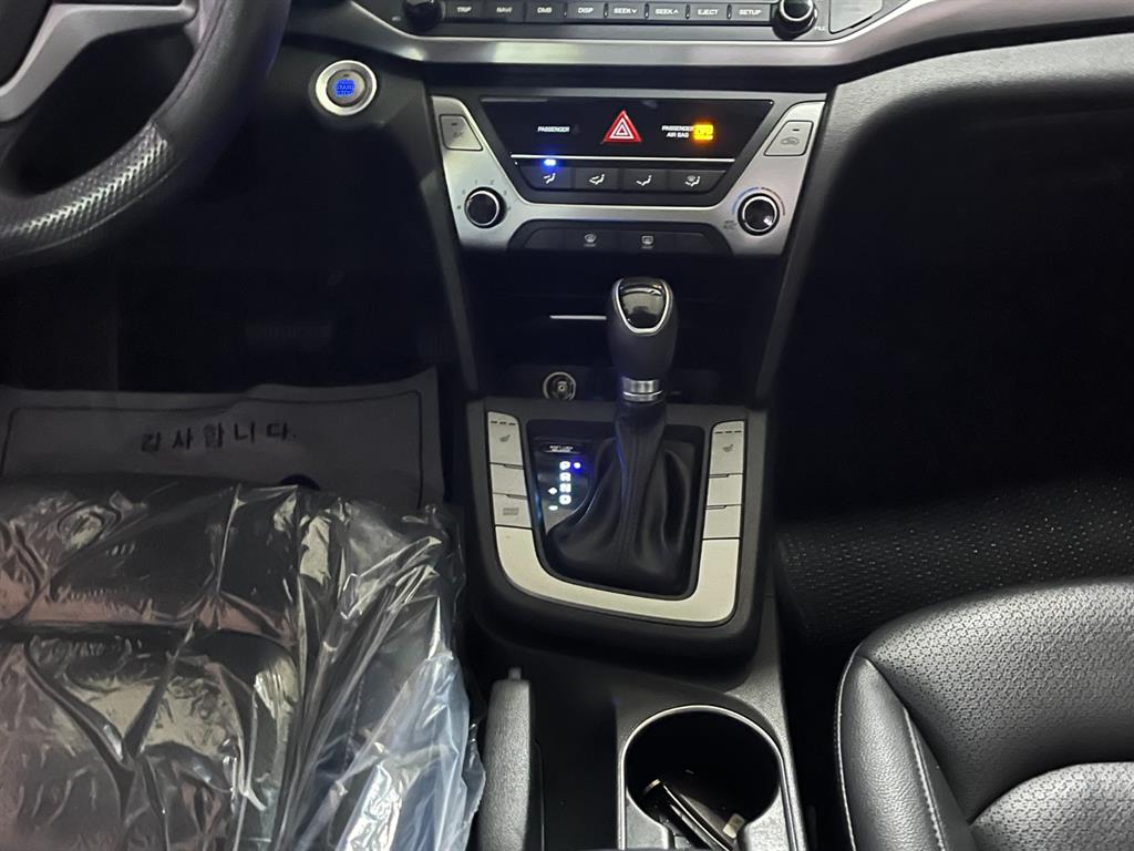 HYUNDAI Avante - Vista 9