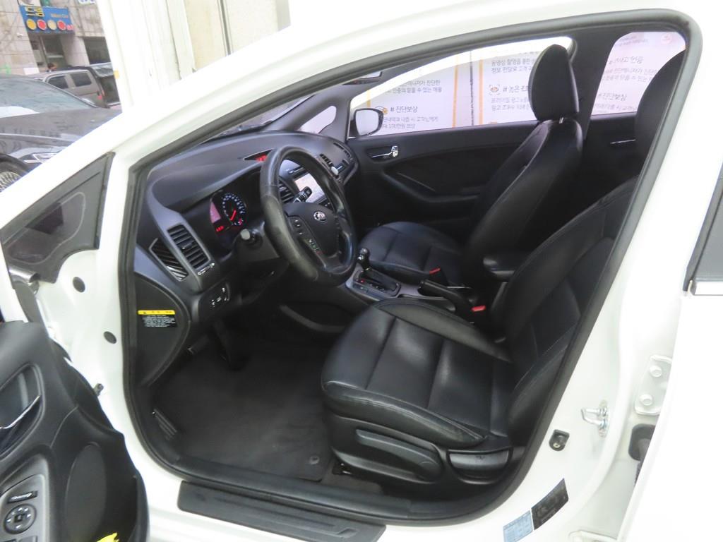 KIA K3 - Vista 5