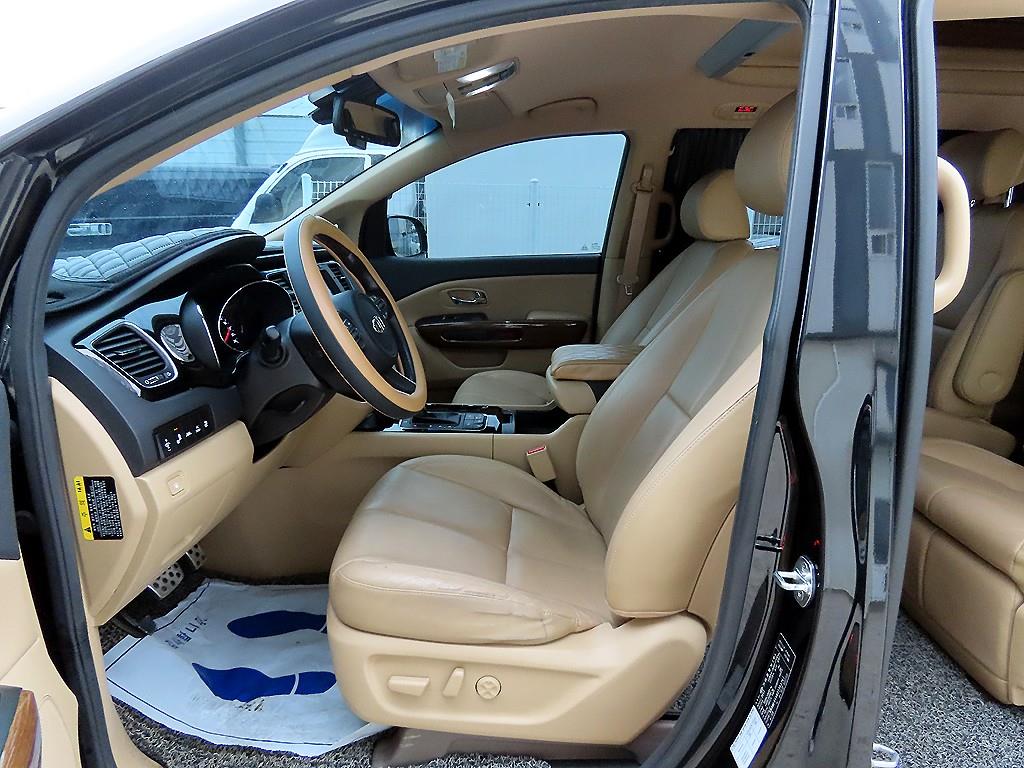 KIA Carnival - Vista 5