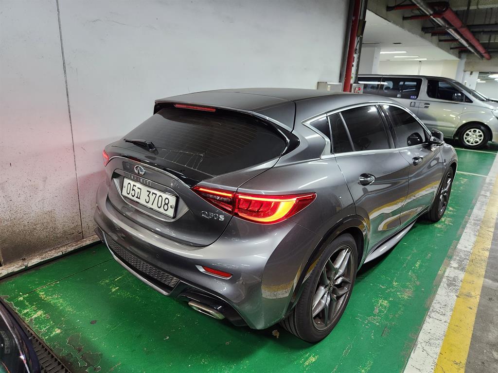 Infiniti Q - Vista 3