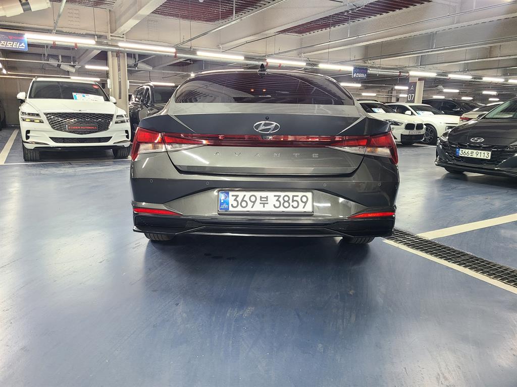 HYUNDAI Avante - Vista 2