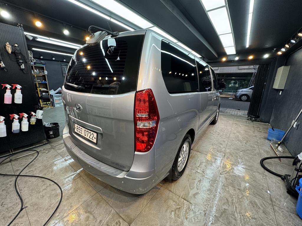 HYUNDAI Starex - Vista 4