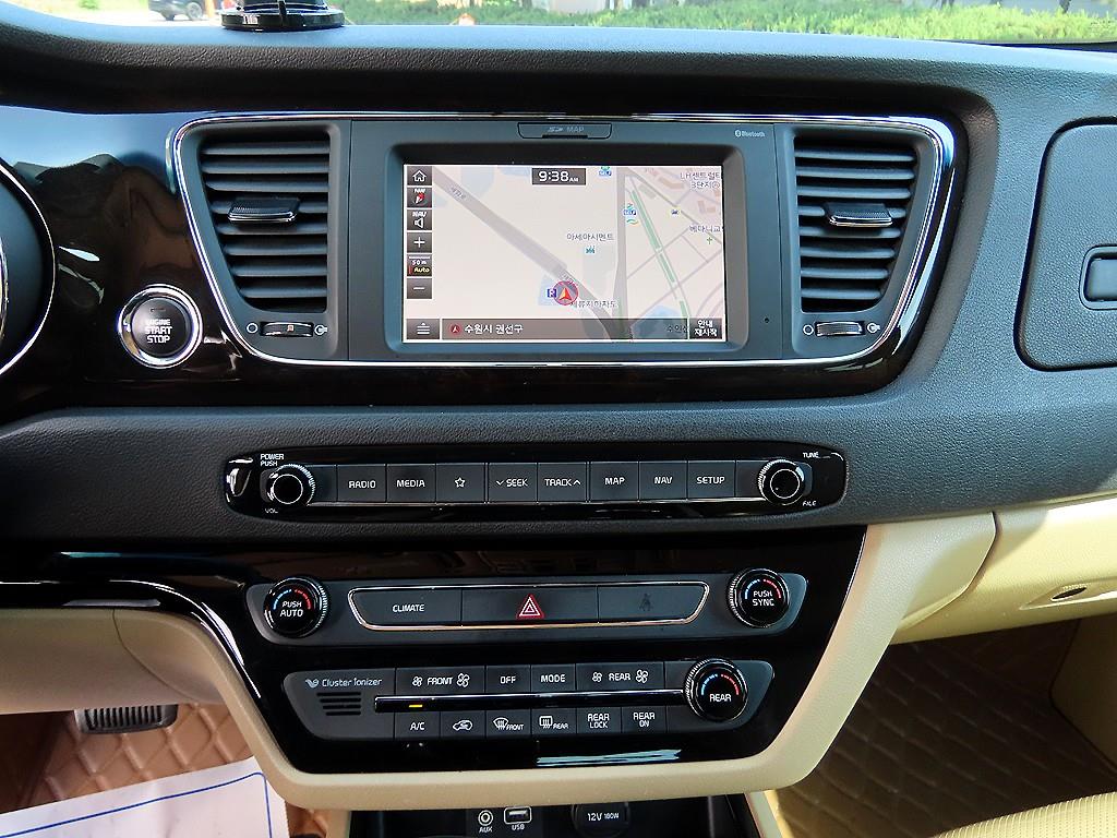 KIA Carnival - Vista 12