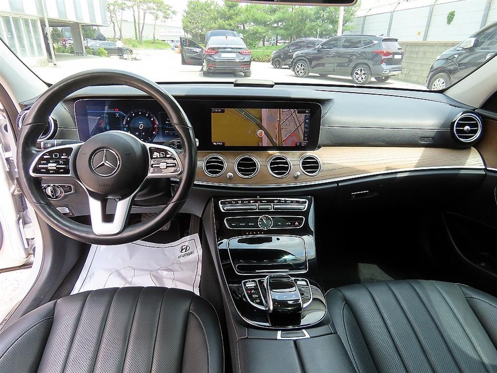 Mercedes Benz E class - Vista 7