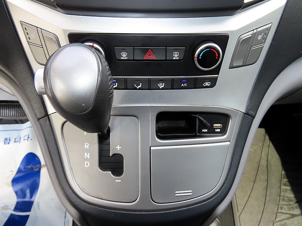 HYUNDAI Starex - Vista 10