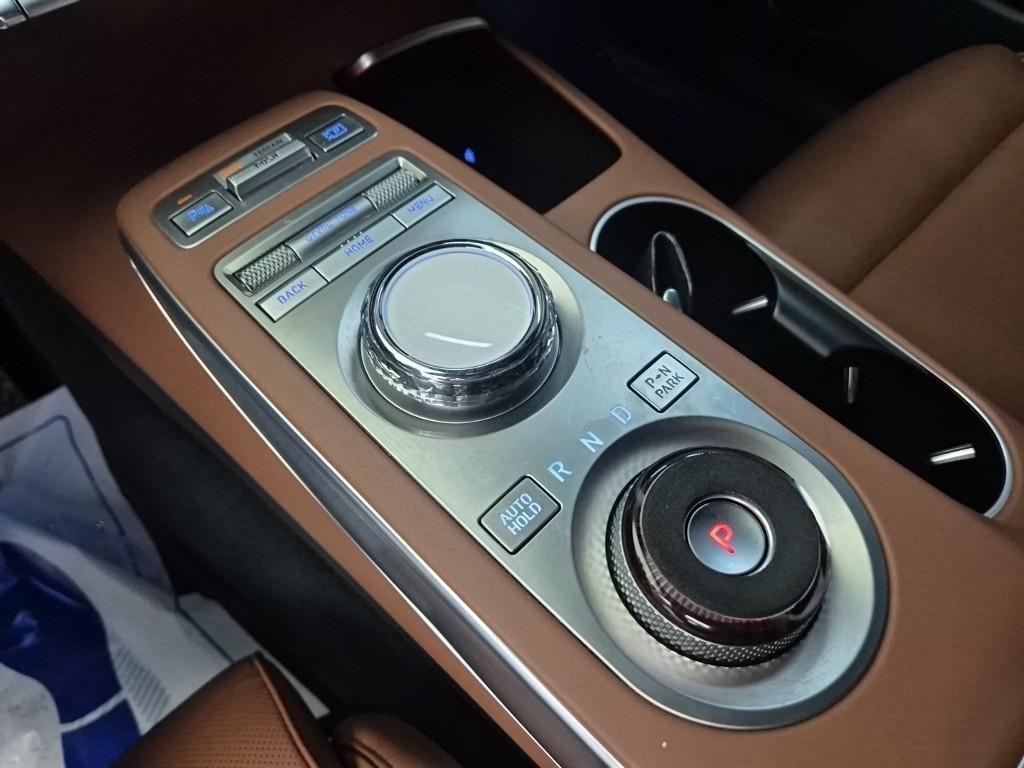 Genesis GV70 - Vista 8