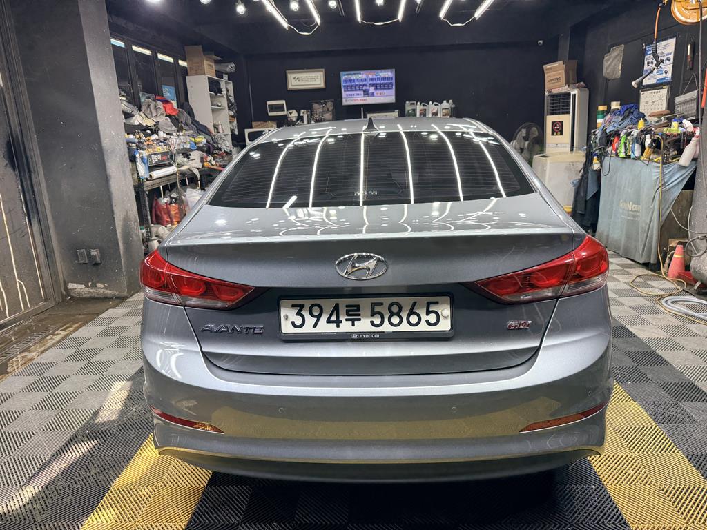 HYUNDAI Avante - Vista 2