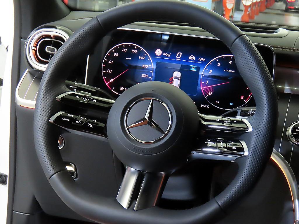 Mercedes Benz GLC Class - Vista 8