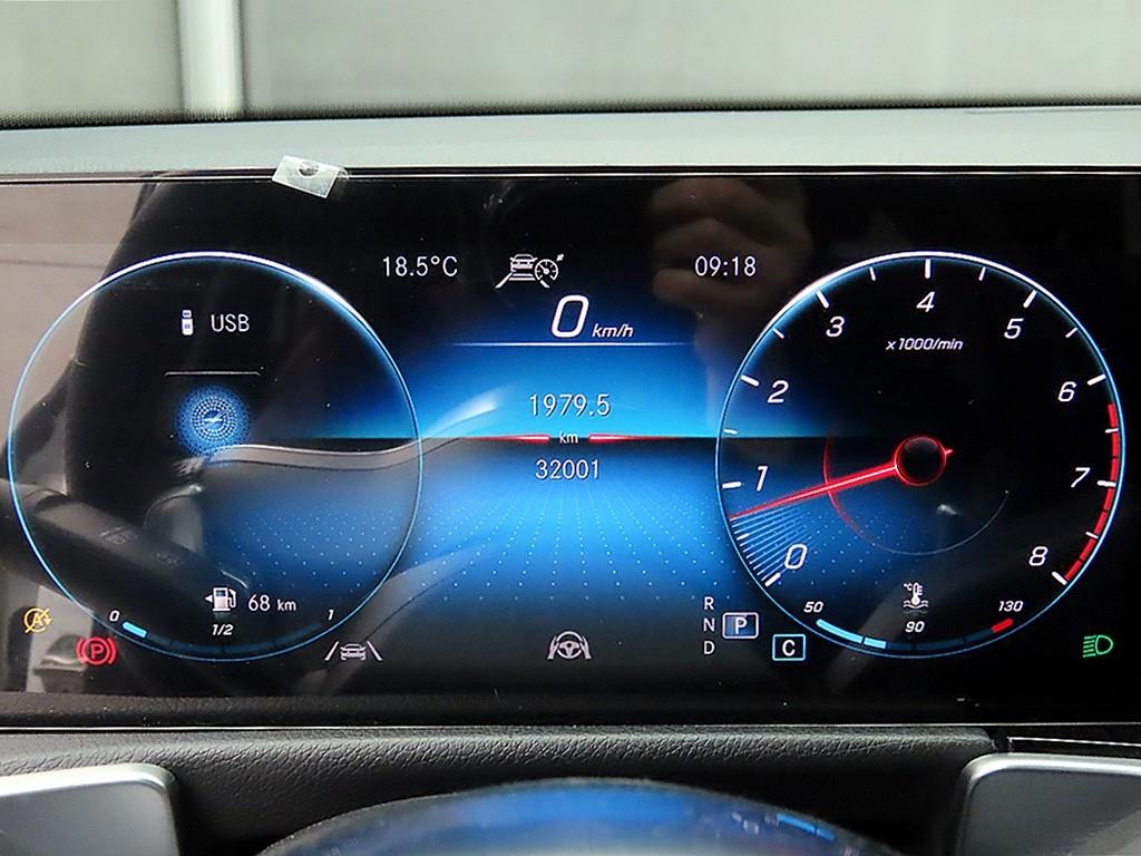 Mercedes Benz GLB Class - Vista 8