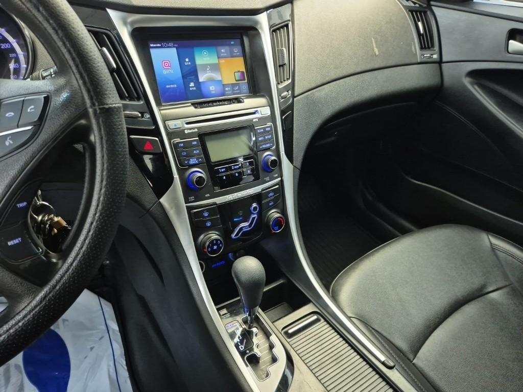 HYUNDAI Sonata - Vista 10