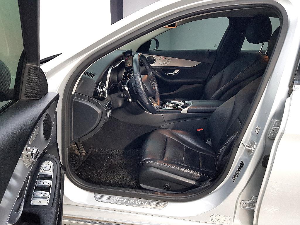 Mercedes Benz C Class - Vista 8