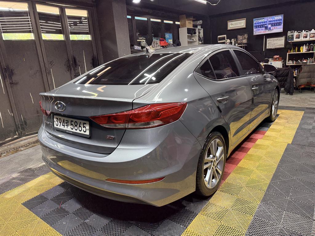 HYUNDAI Avante - Vista 4