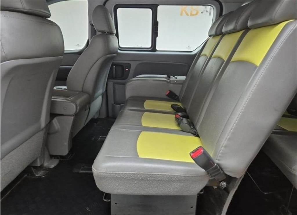 HYUNDAI Starex - Vista 12