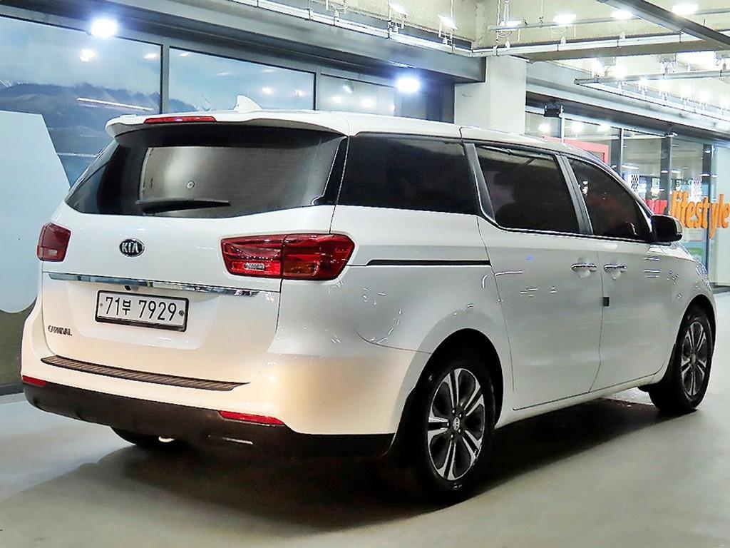 KIA Carnival - Vista 4