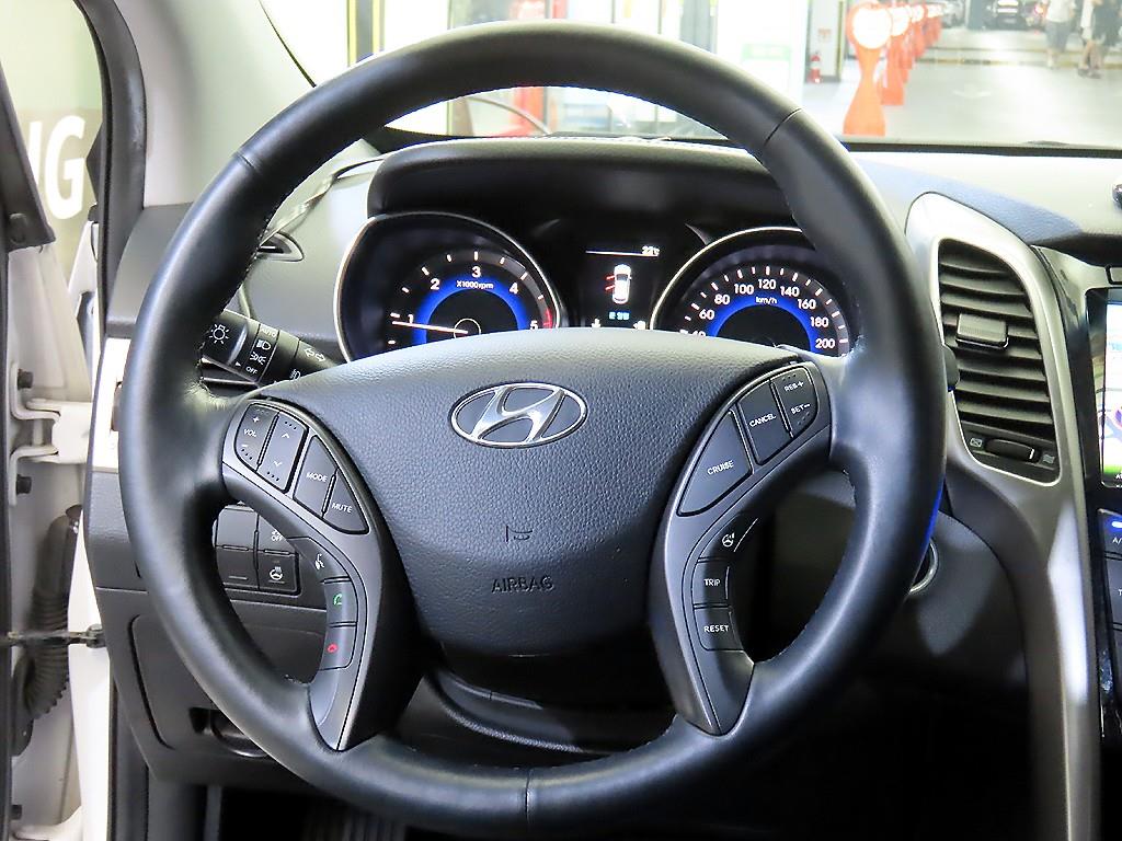 HYUNDAI i30 - Vista 8