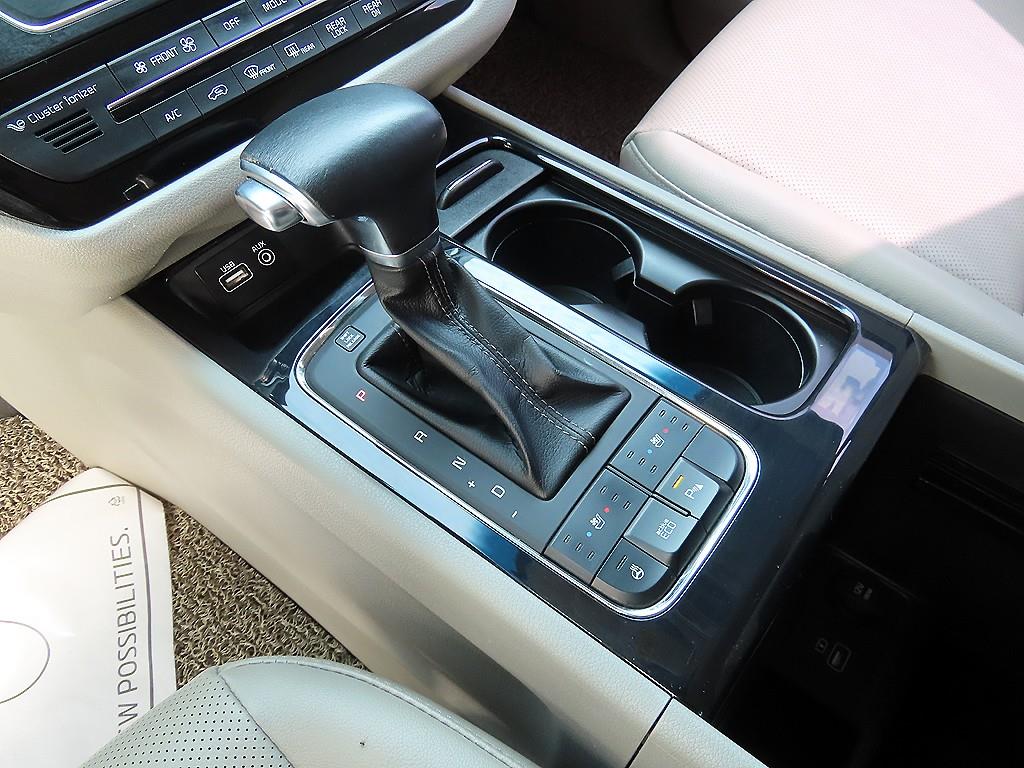 KIA Carnival - Vista 10