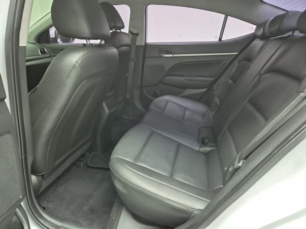 HYUNDAI Avante - Vista 12