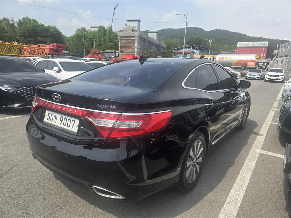 HYUNDAI Grandeur - Vista 5