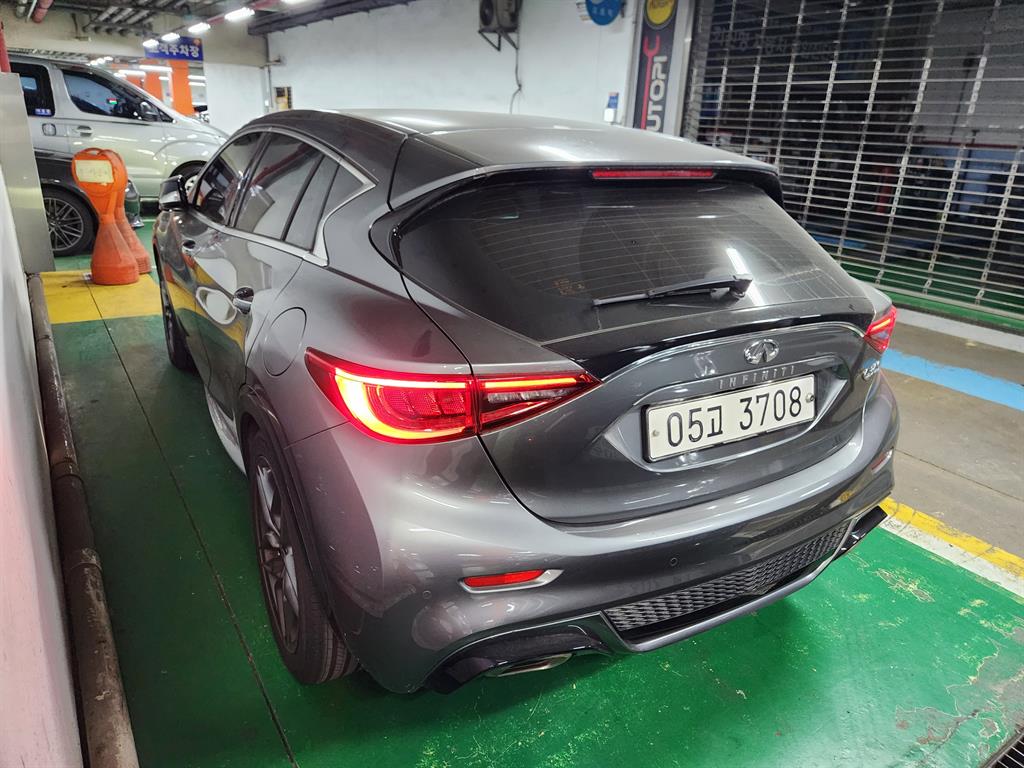 Infiniti Q - Vista 2