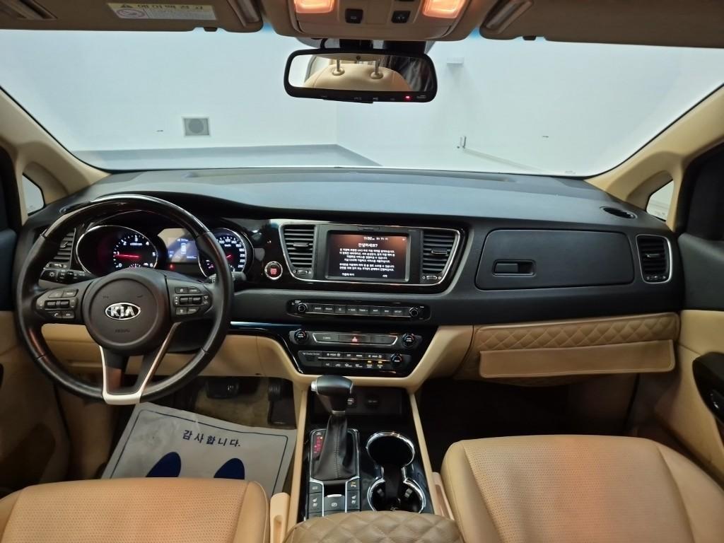 KIA Carnival - Vista 7