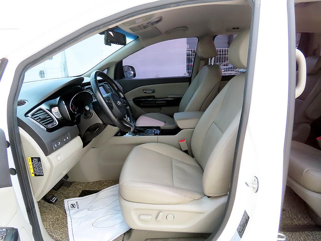 KIA Carnival - Vista 5
