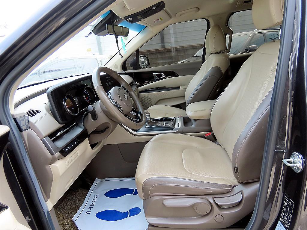 KIA Carnival - Vista 5