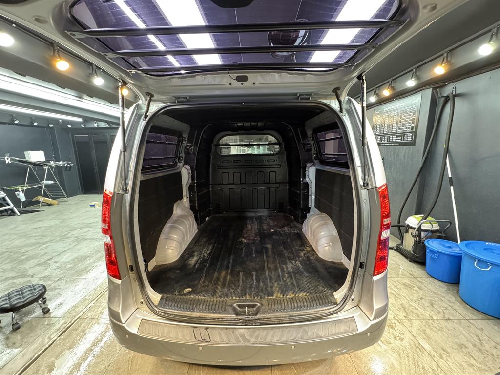 HYUNDAI Starex - Vista 7