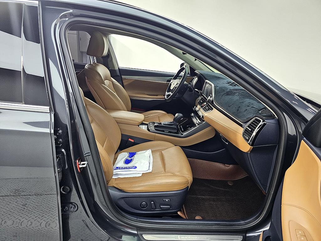 HYUNDAI Grandeur - Vista 11
