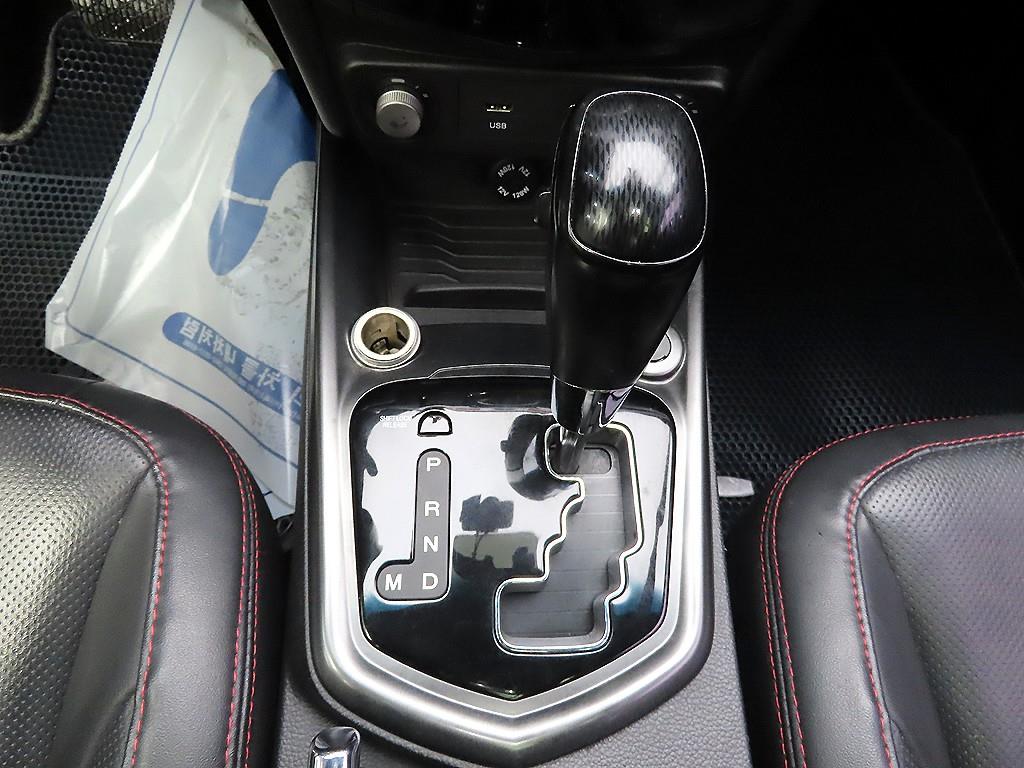Ssangyong Tivoli - Vista 10