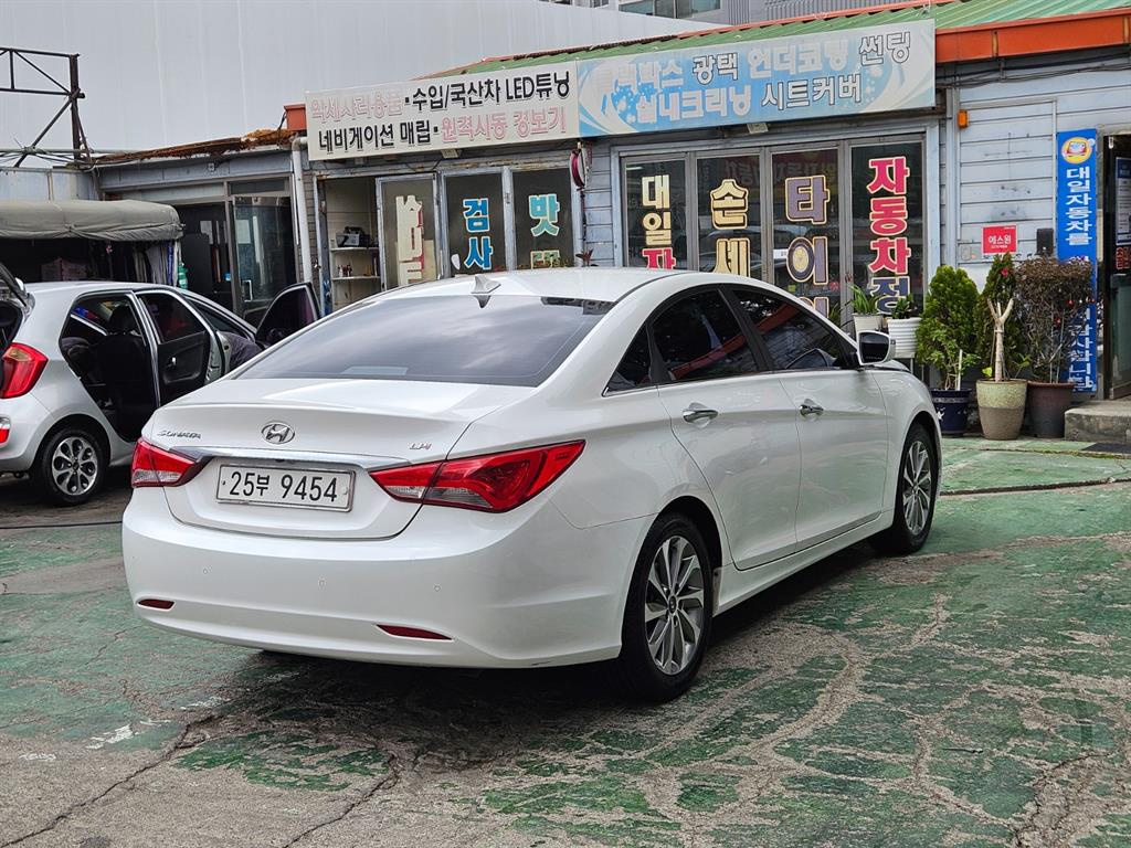 HYUNDAI Sonata - Vista 5