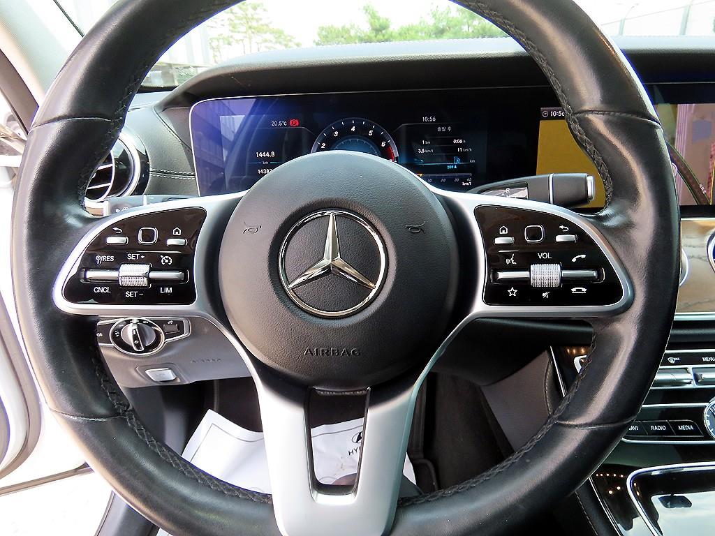 Mercedes Benz E class - Vista 8