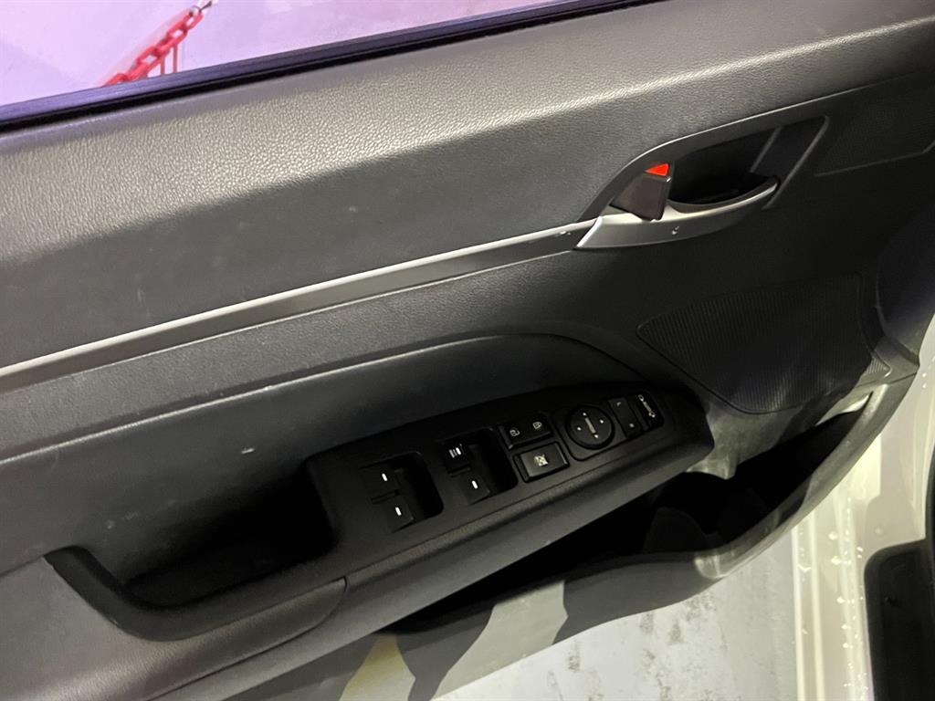 HYUNDAI Avante - Vista 12