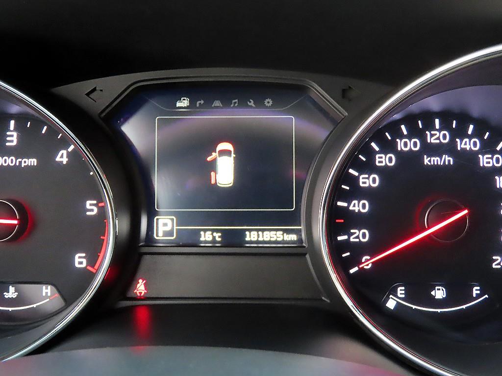 KIA Carnival - Vista 9
