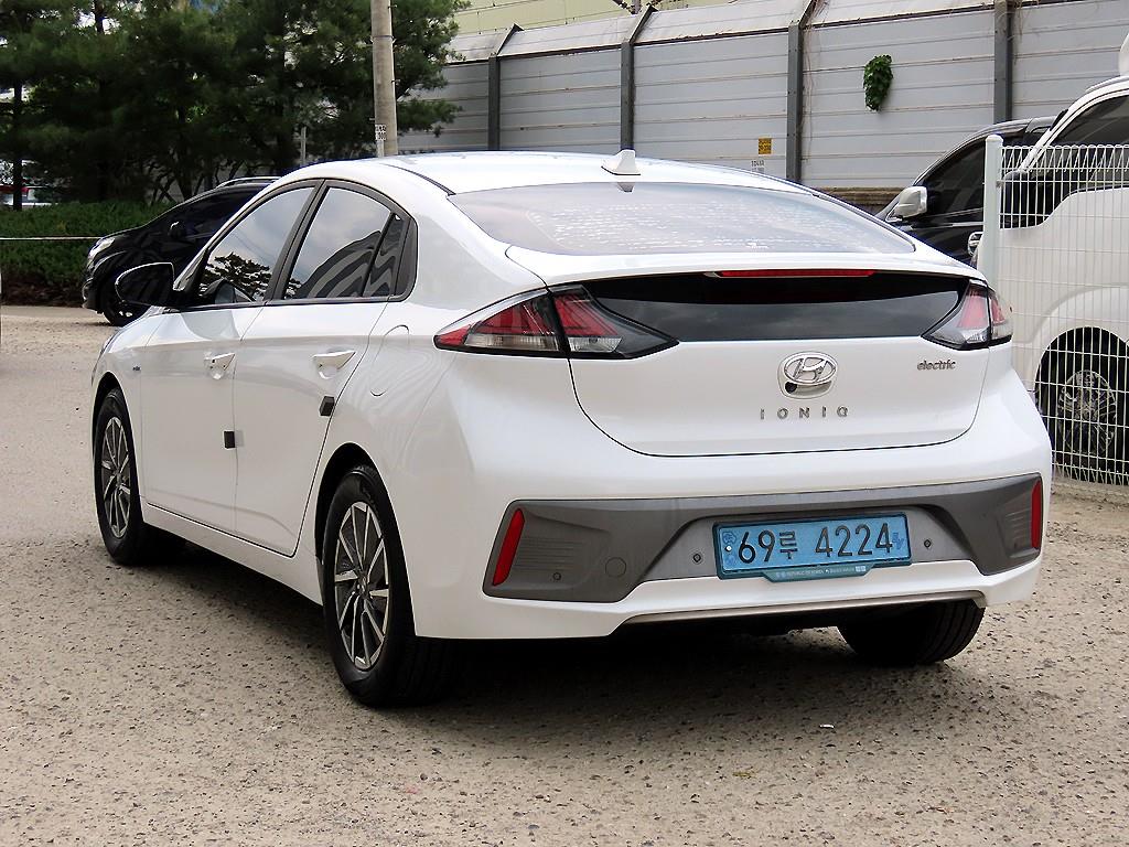 HYUNDAI Ioniq - Vista 3