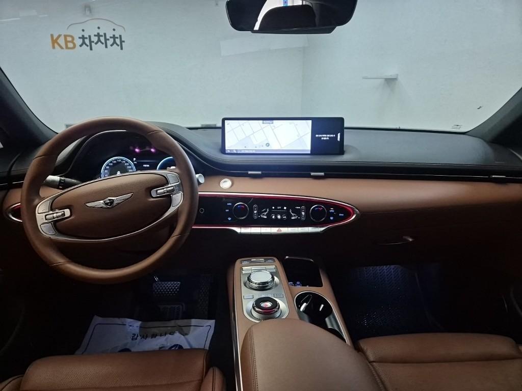 Genesis GV70 - Vista 7