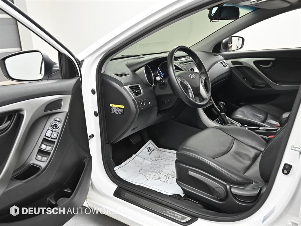 HYUNDAI Avante - Vista 11