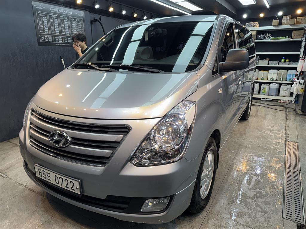 HYUNDAI Starex - Vista 2