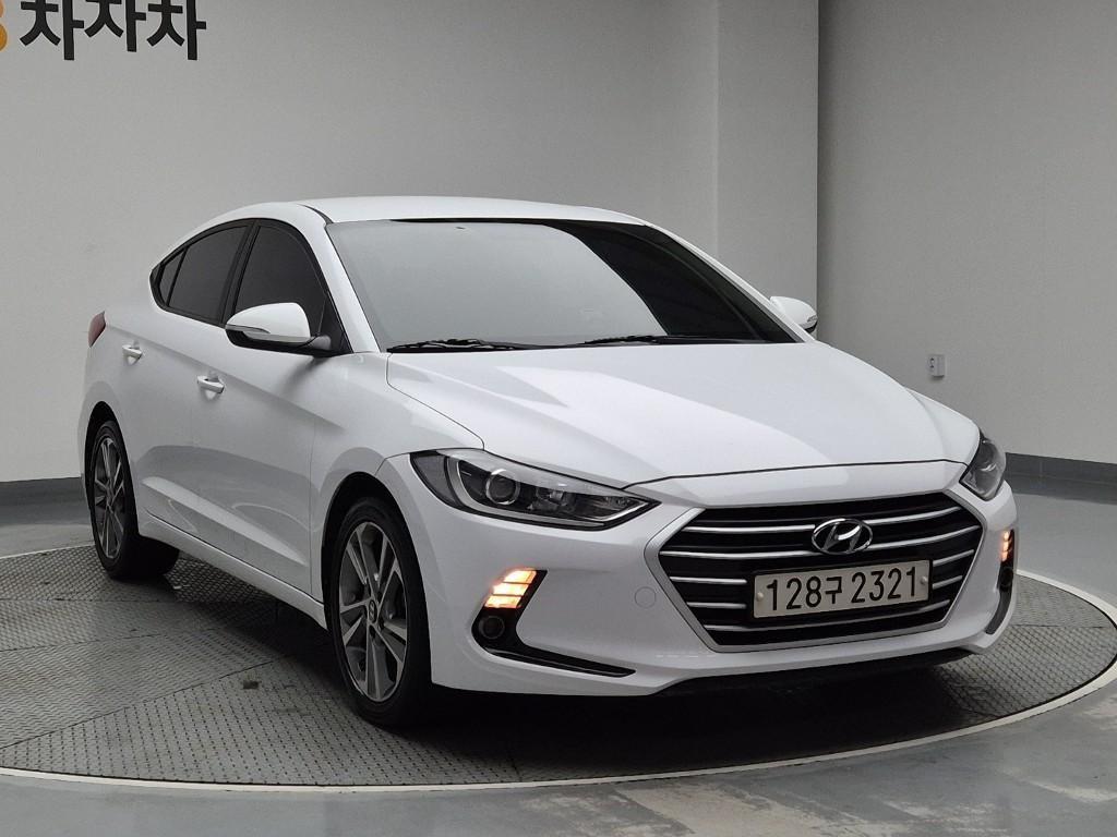 HYUNDAI Avante - Vista 4