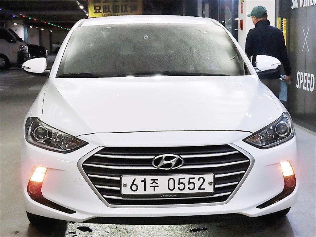 HYUNDAI Avante - Vista 2