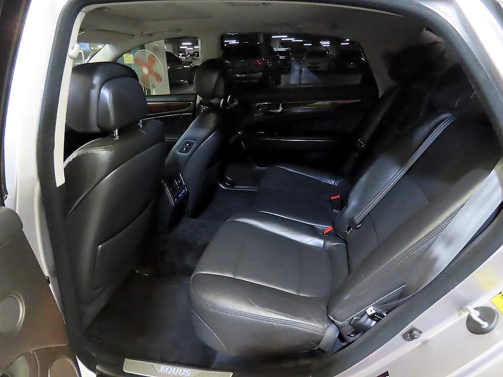 HYUNDAI Equus - Vista 7