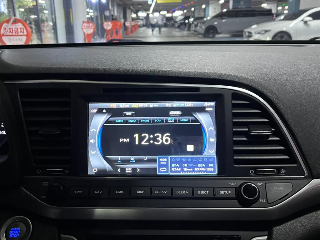 HYUNDAI Avante - Vista 8
