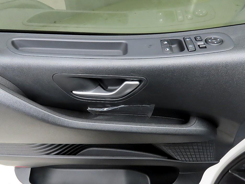 HYUNDAI Staria - Vista 11