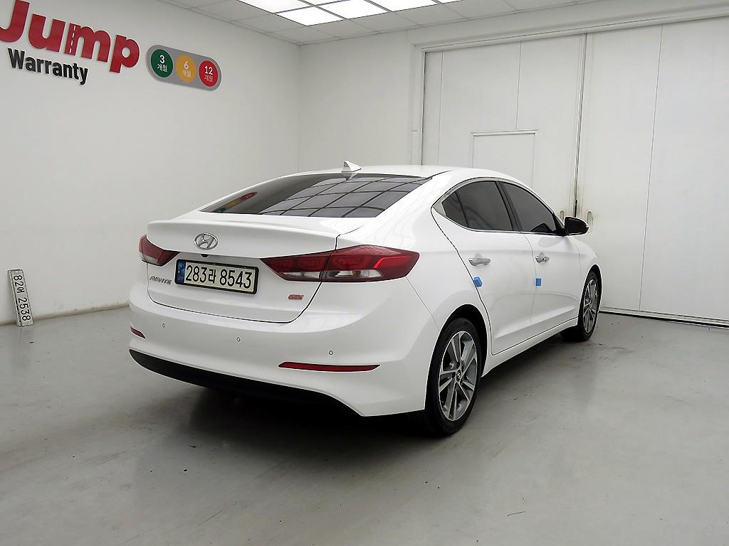 HYUNDAI Avante - Vista 4