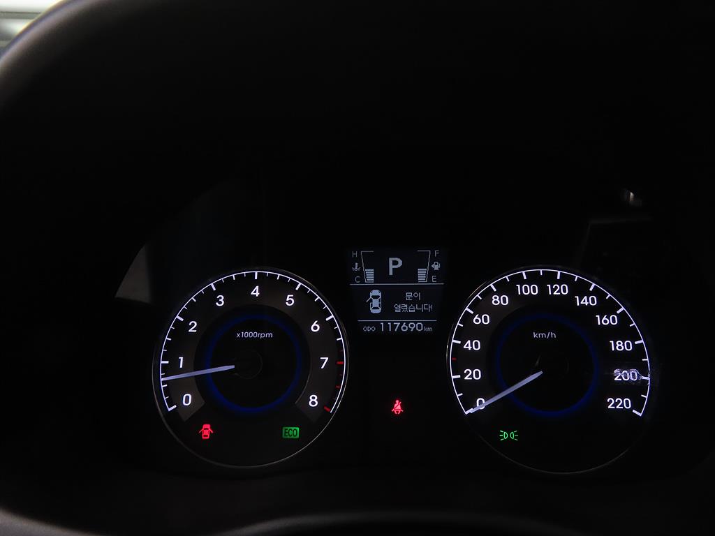 HYUNDAI Accent - Vista 9
