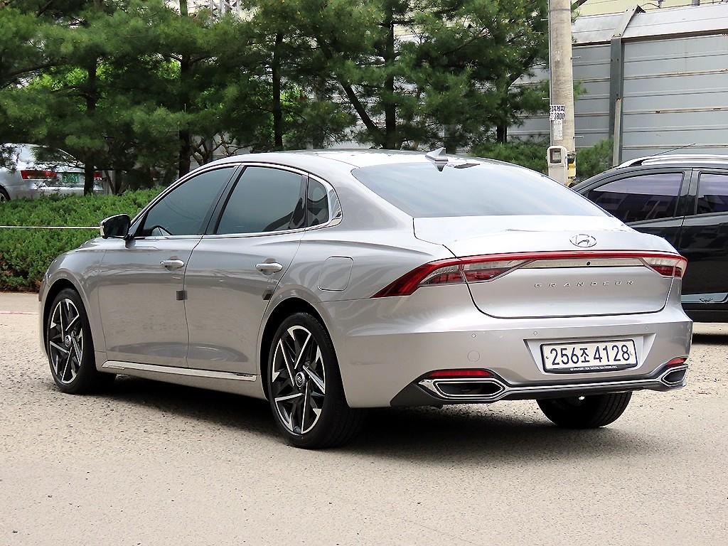HYUNDAI Grandeur - Vista 3