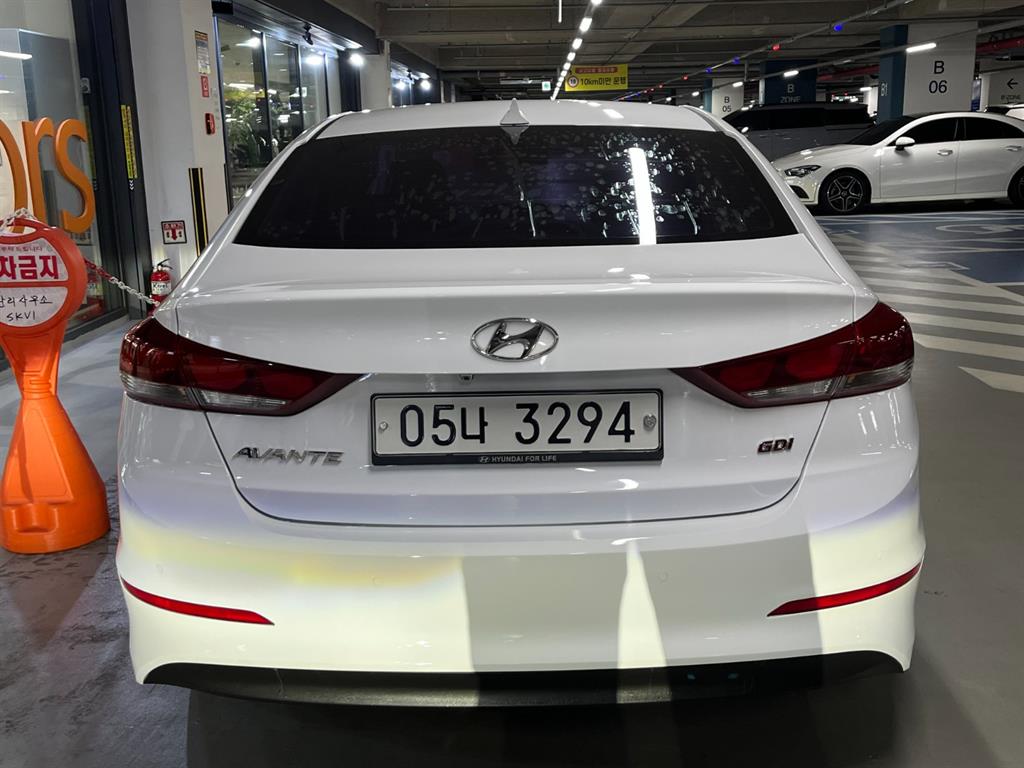 HYUNDAI Avante - Vista 5