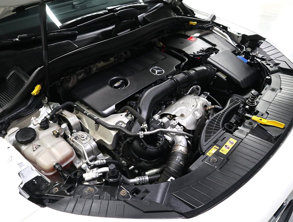 Mercedes Benz GLA Class - Vista 6